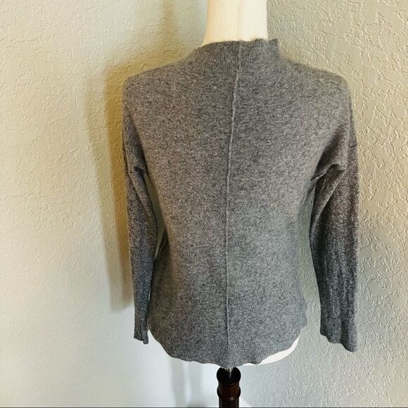 Benedetta B Merino Wool & Cashmere Italian V-Neck Sweater, Gray, Size Medium - Picture 4 of 12